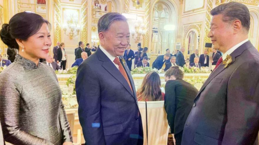 Party chief meets foreign leaders in Moscow